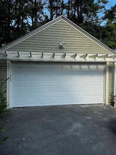 Contractor TD Garage Door Service in Newton MA