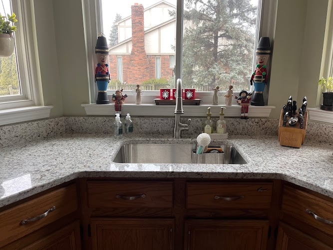 Contractor American Granite Top inc. in Roseville MI