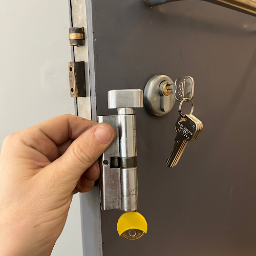 London Locks - Locksmiths Keys & Fobs