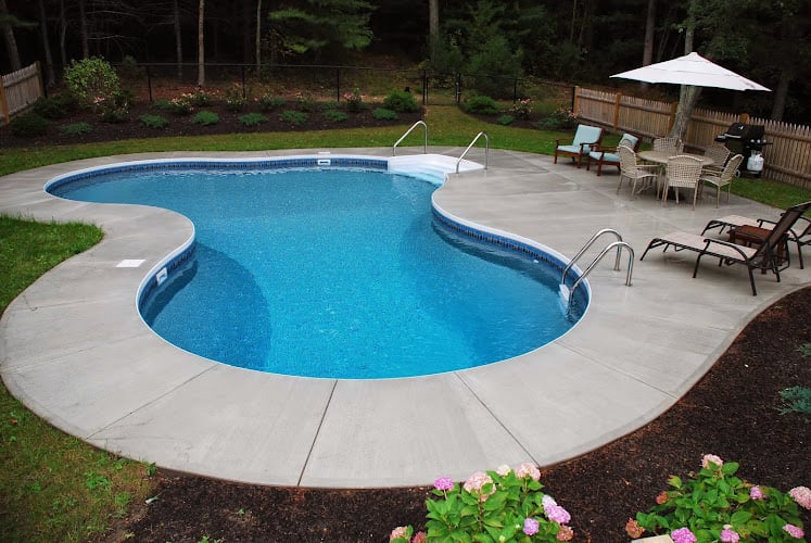 Contractor Sunshine Pool Company in Pembroke MA