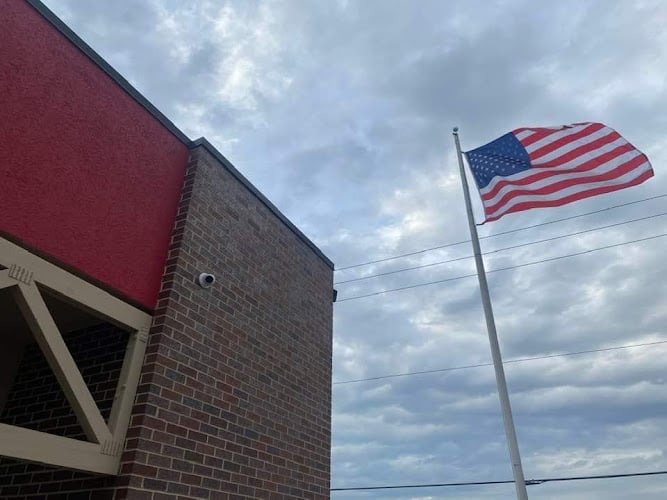 Contractor Carpetland USA Flooring Center Racine in Racine WI