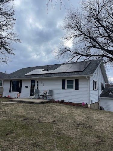 Contractor 1 Earth Solar in West Peoria IL