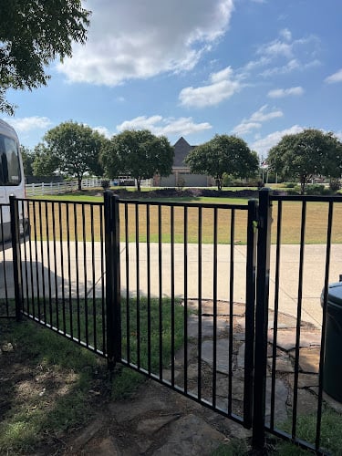 Contractor Ambassador Fence Co. in Dallas TX