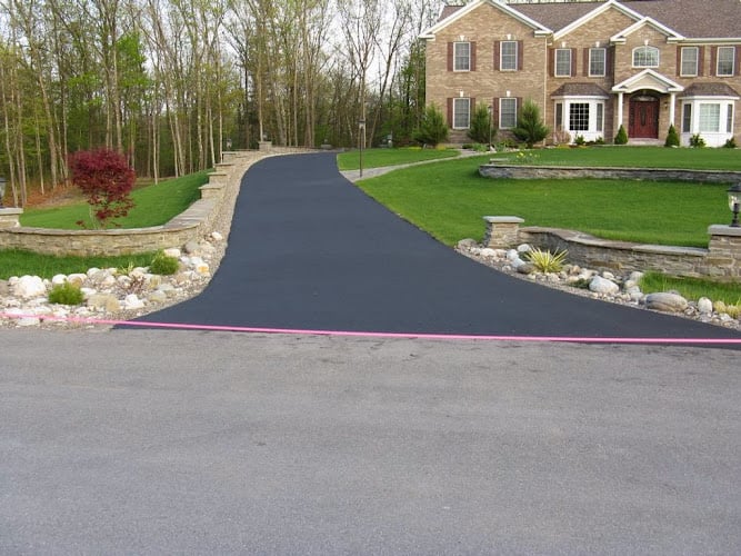 Contractor Platinum Paving & Sealcoating in Newtown PA