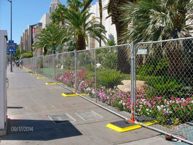 Contractor American Fence Company in Santee CA