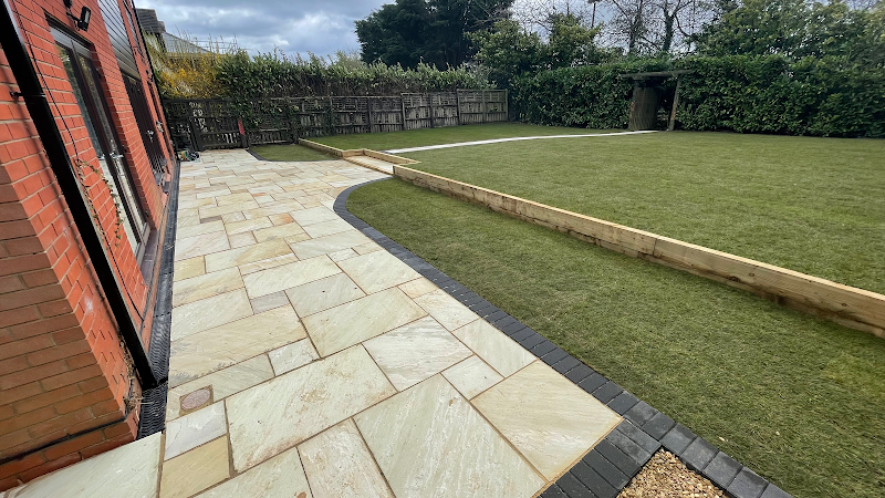 Contractor SOLID STONE PAVING LTD in Milton Keynes England