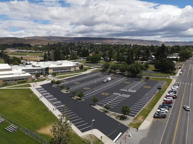 Contractor Renu Asphalt Sealcoating in East Wenatchee WA