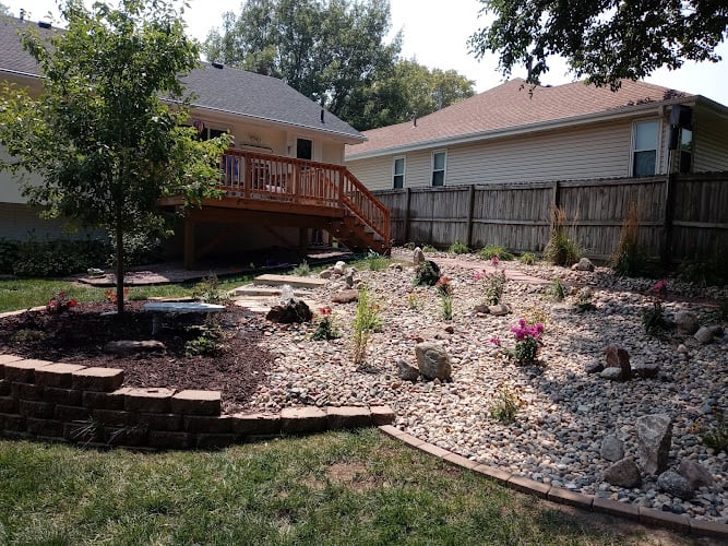 Contractor Deluxe Landscape Design LLC and Deluxe Mowing Services in Omaha NE