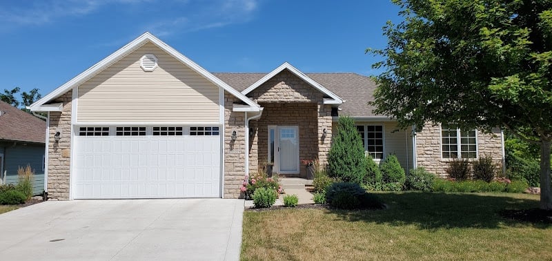 Contractor Absolute Overhead Door in Johnston IA