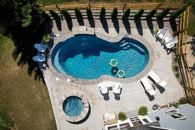 Contractor Bella Blue Pools in Toledo OH