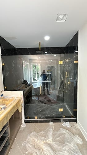 Contractor Luna Glass & Mirror LLC - Shower Glass Repairs in Marlow Heights MD