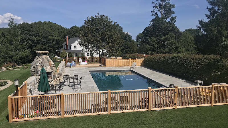 Contractor Glamour Pools and Spas, Inc. in Lisbon ME