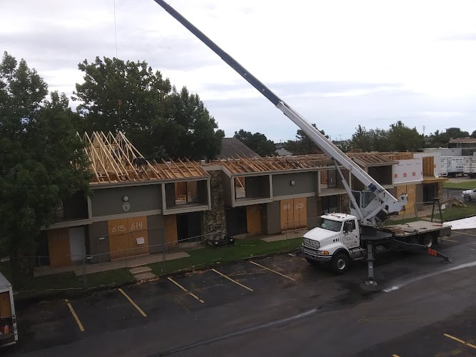 Contractor Miracle Crane Services in Derby KS