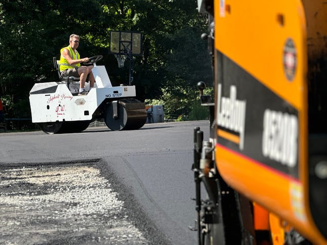 Contractor Asphalt Paving By GW LLC in Bozrah CT