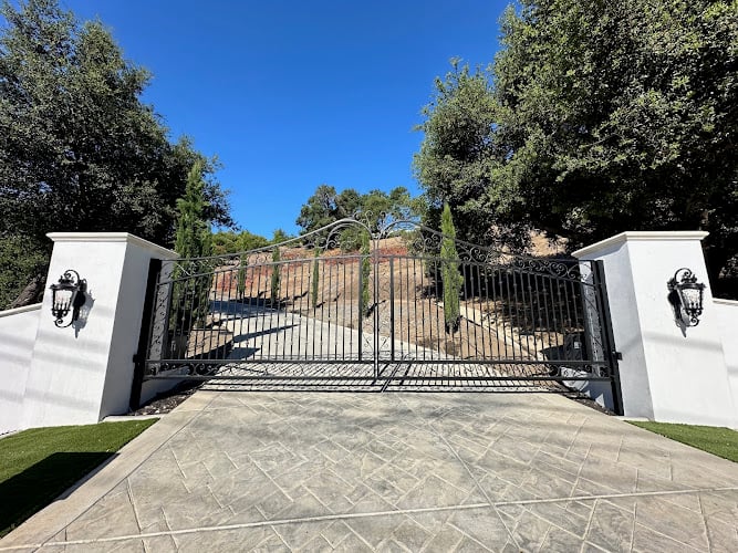 AAV Custom Gates & Fences