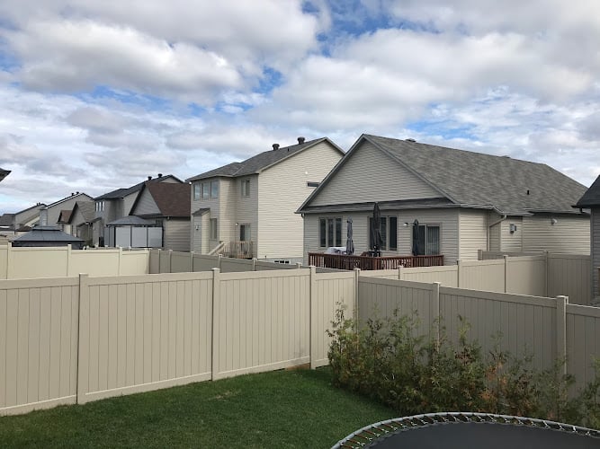 Contractor Cloture Ideal Fence in Ottawa ON