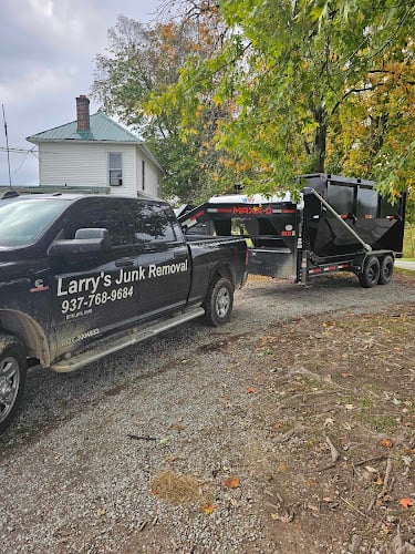 Contractor Larrys Junk Removal, LLC in Hillsboro OH