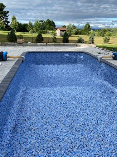 Contractor Taylor Made Pools and Landscaping Ltd in Barrie ON