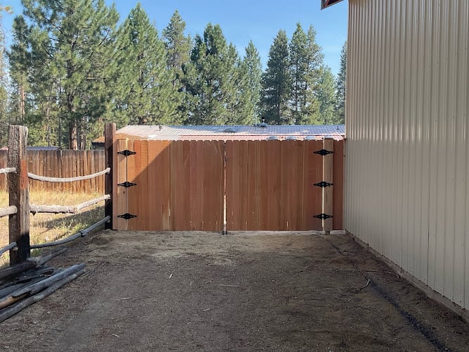 Contractor Mikes Fence Center Inc in Bend OR