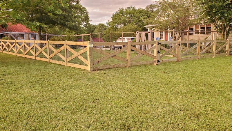 Contractor Yard Dog Fence in Nashville TN