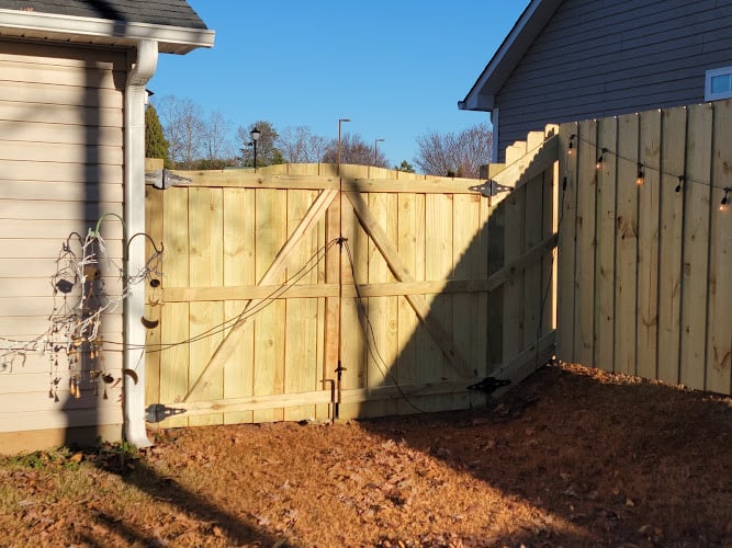 Contractor Green Hill Fence Company in Greenville SC