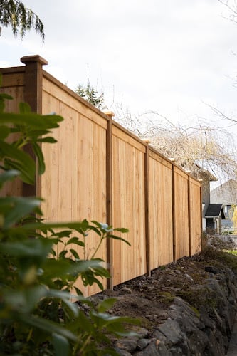 Alpine Fencing - Wood and Chainlink Contractor