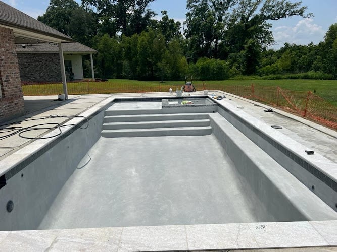 Contractor Saldana Pool Plastering LLC in Baton Rouge LA