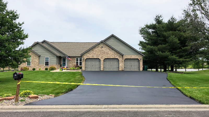 Contractor Arrow Asphalt Paving in Belleville IL