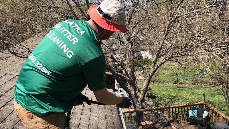 Contractor Latka Gutter Cleaning in Spring Hill KS