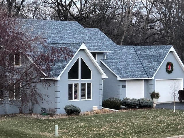 Contractor Les Jones Roofing in Bloomington MN