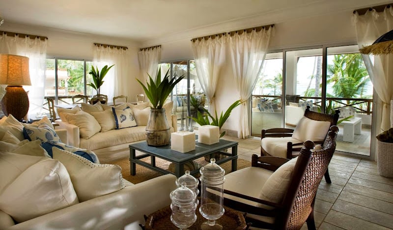 Contractor Antonio Vargas Upholstery in Hollywood FL