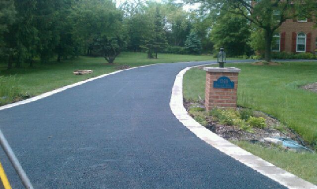 Contractor Everlast Blacktop in Elgin IL