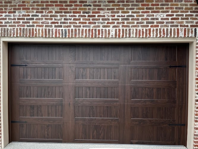 Contractor Hollywood Door Company Inc. in Metairie LA